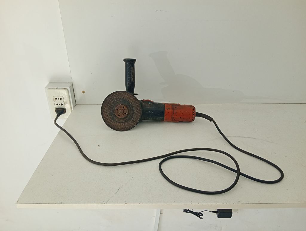 Pulidora Marca Black Decker Modelo G720 Tamaño Chico Usado Con Desgaste Acc Manija Disco